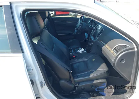 2016 Chrysler 300C Awd z USA, uszkodzony, nr VIN 2C3CCAKG1GH111526